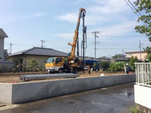 水を撒くと少し涼しくなります